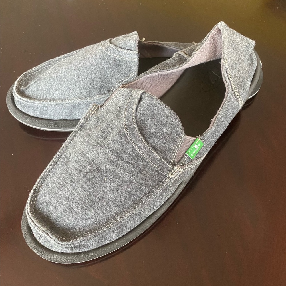 Sanuks Pick Pocket Fleece Charcoal Women’s Sz 11. Like new hardly worn.